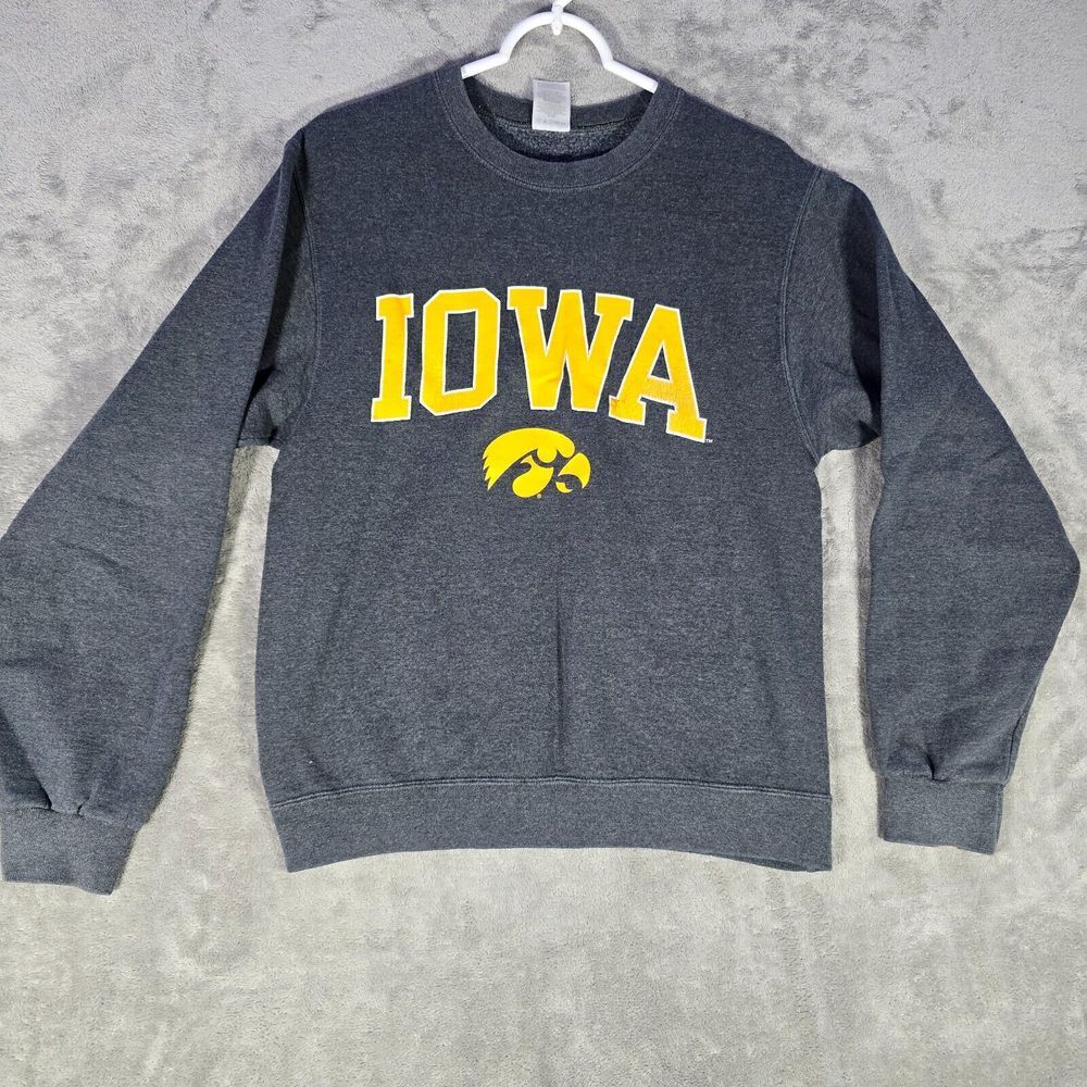 Iowa Hawkeyes Sweatshirt Mens Small NCAA‎ Gray Long Sleeve Cotton Jerzees Sports